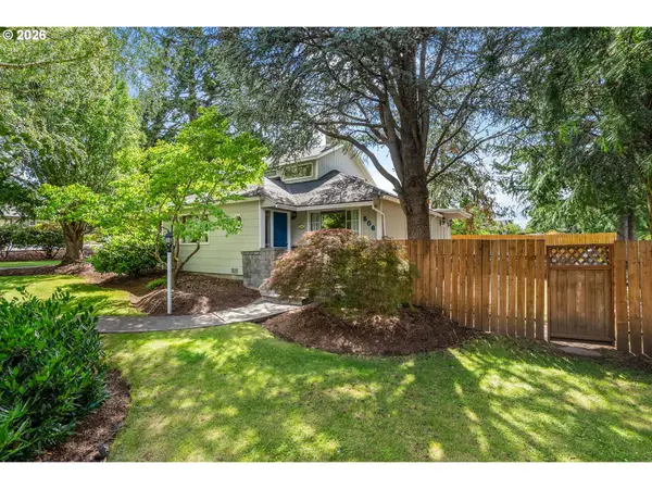 506 17th St, HoodRiver, OR 97031