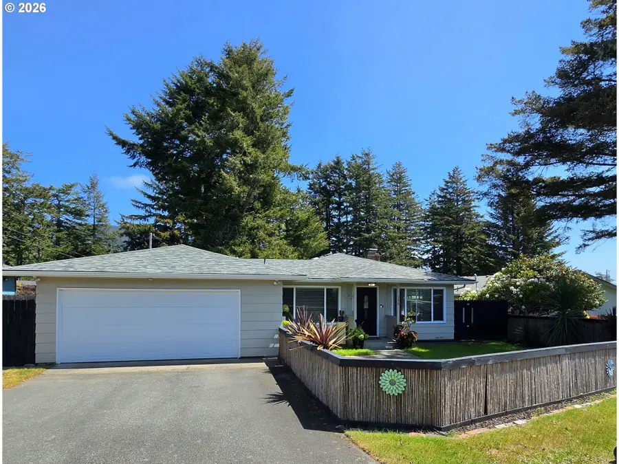 346 Del Norte Ln, Brookings, OR 97415 - #3