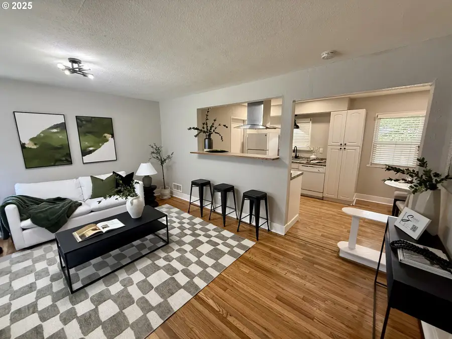 9036 SE Washington St, Portland, OR 97216 - #3