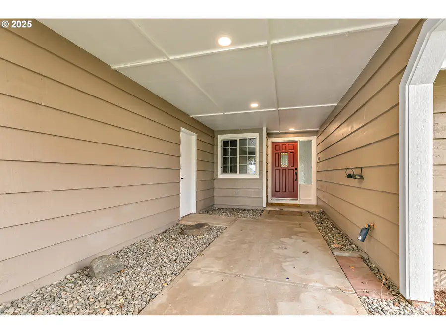 1974 Hamilton Ln, Grants Pass, OR 97527 - Image #3