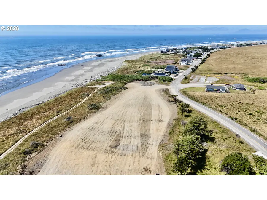 900 Old Coast Rd #4, Wedderburn, OR 97444 - #3