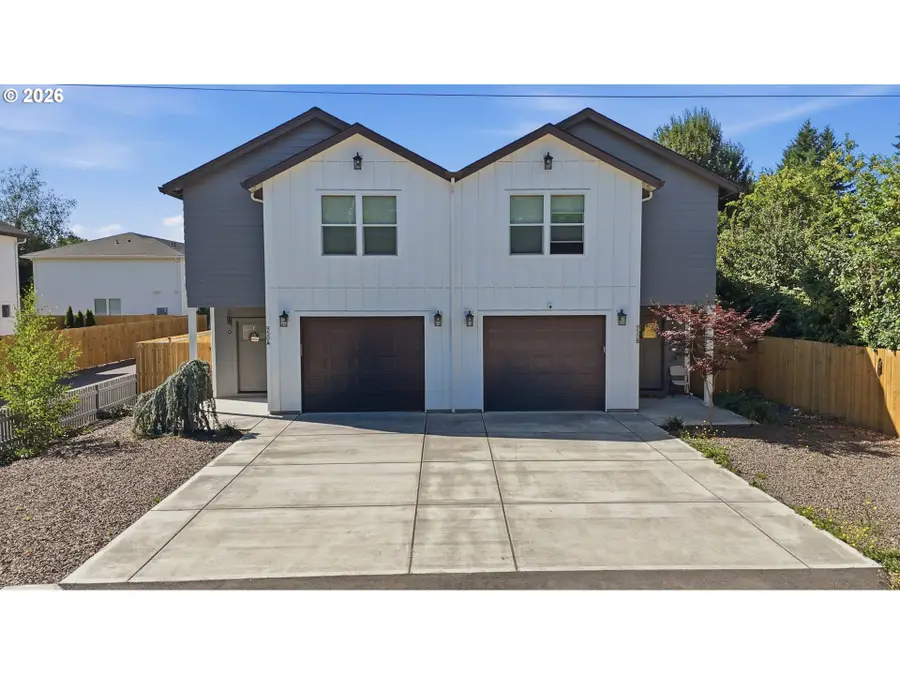 950 Walnut St, Kelso, WA 98626 - #3