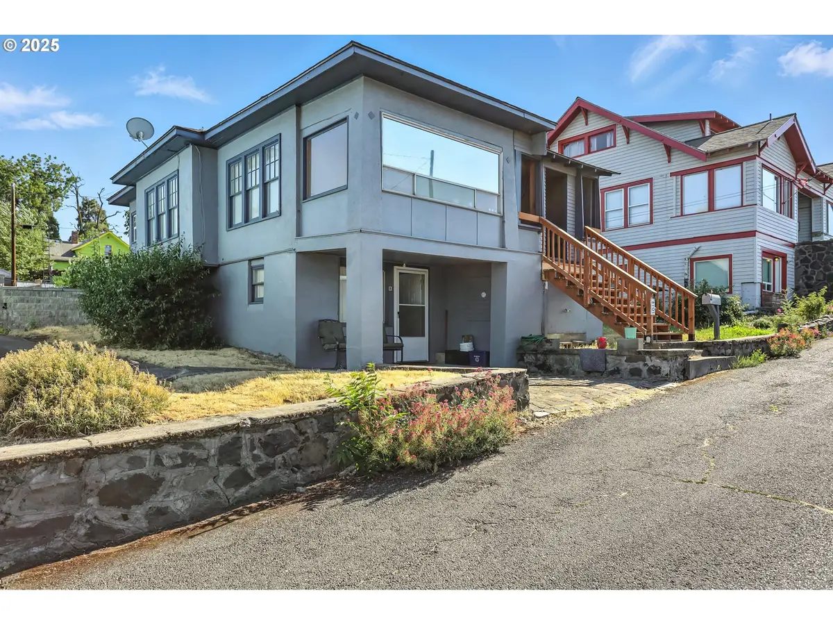 1014 E 7th St, The Dalles, OR 97058 - Image #1