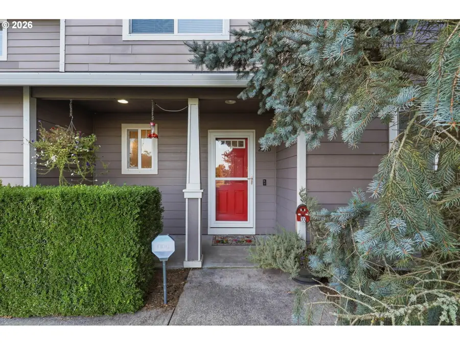2210 52nd Ave, Longview, WA 98632 - #2