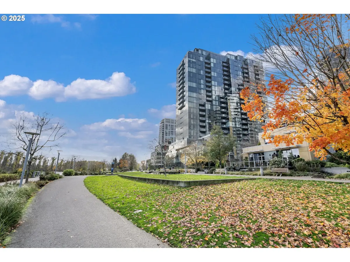 841 S Gaines St #1704, Portland, OR 97239 - Image #1