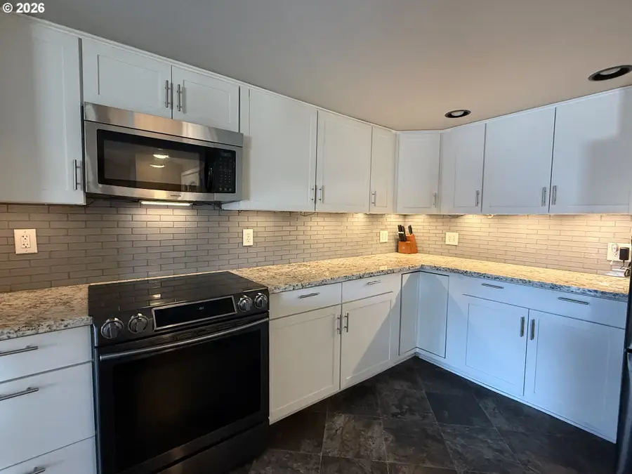 2419 Hickory Ave, Longview, WA 98632 - #3