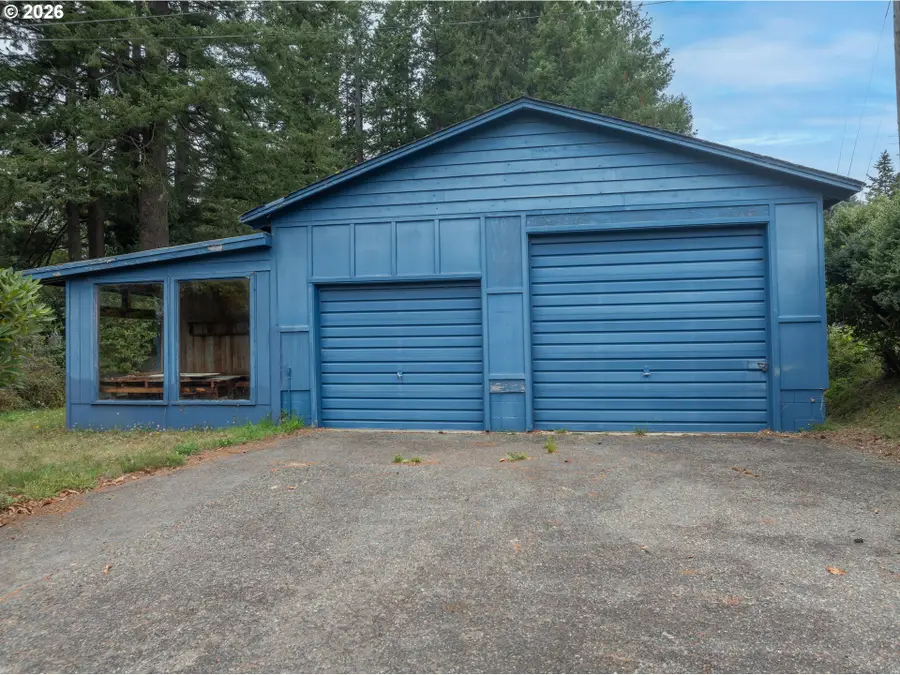 614 Hassett St, Brookings, OR 97415 - #3