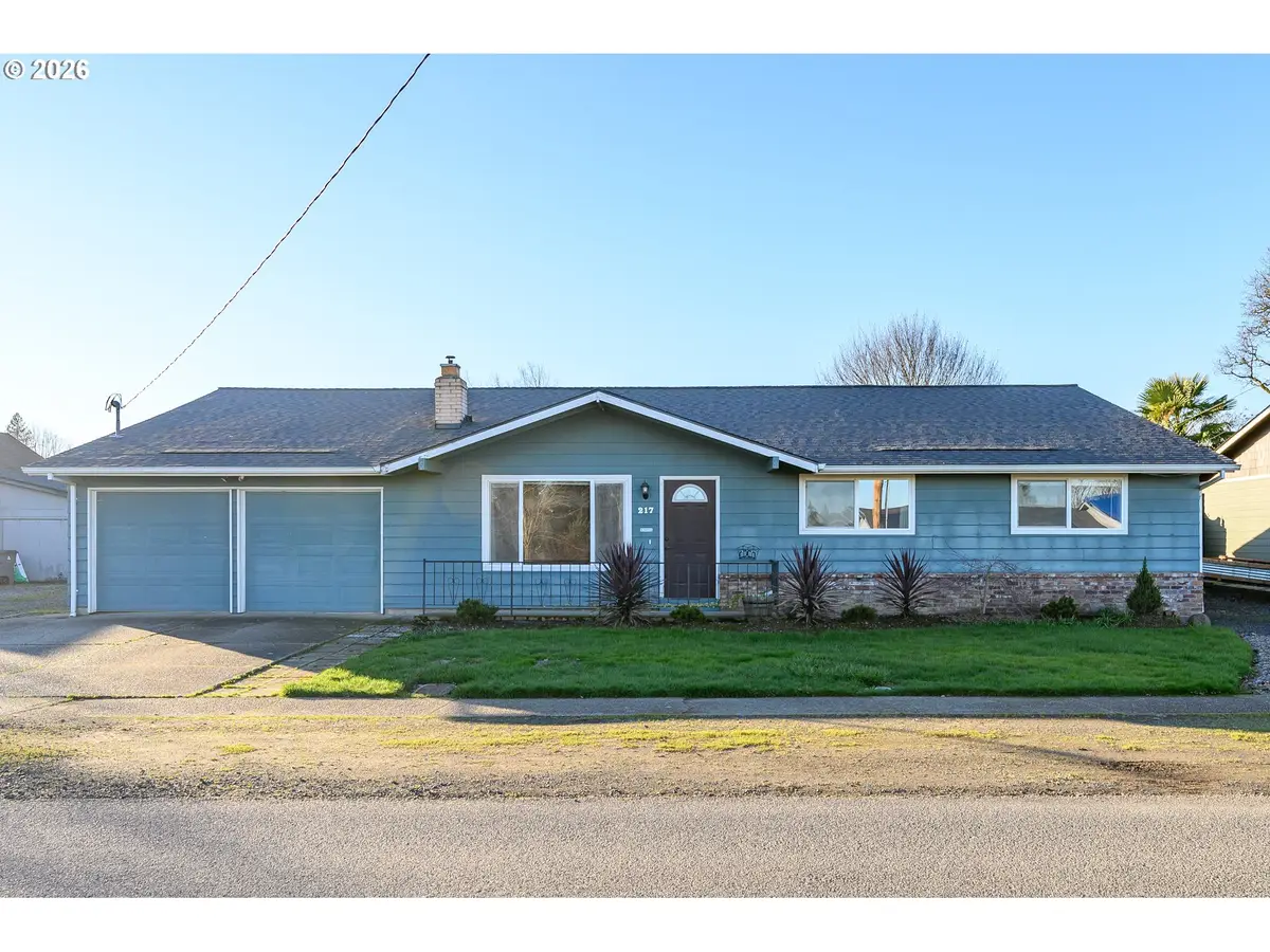 217 S 3rd St, Carlton, OR 97111 - Image #1