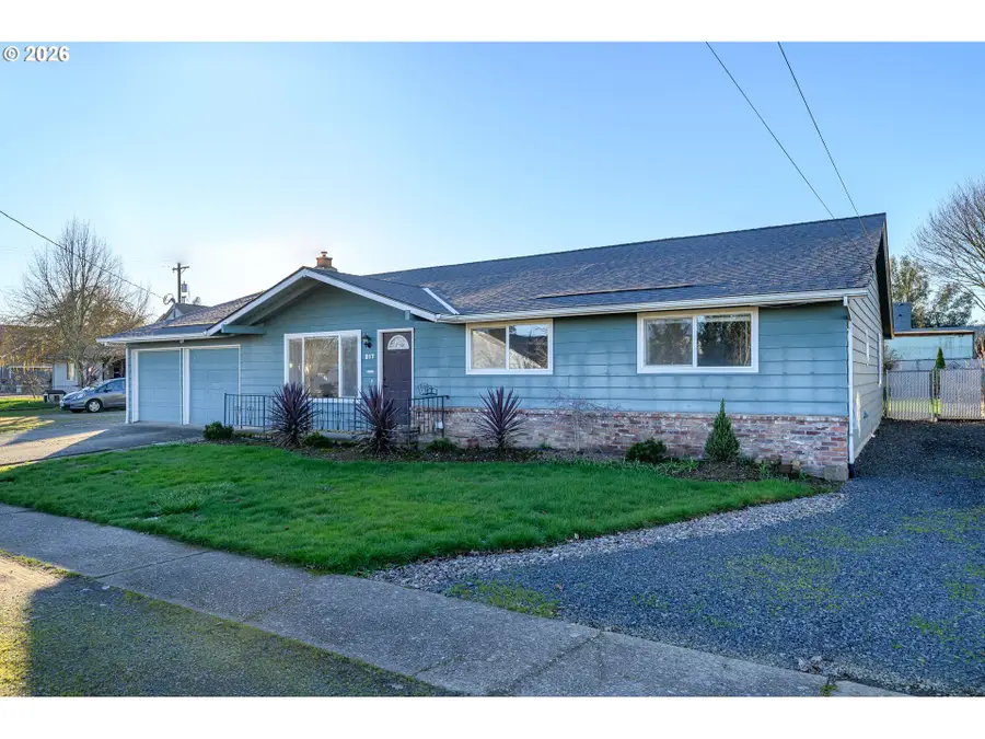 217 S 3rd St, Carlton, OR 97111 - Image #2