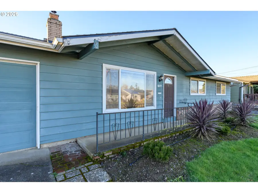 217 S 3rd St, Carlton, OR 97111 - Image #3