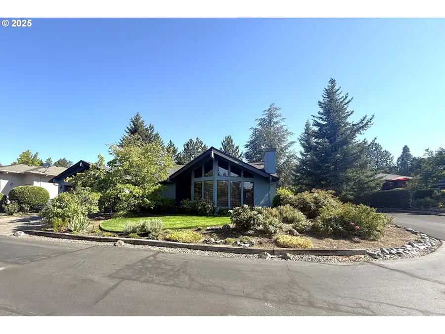 2462 Senate Way, Medford, OR 97504 - Image #2