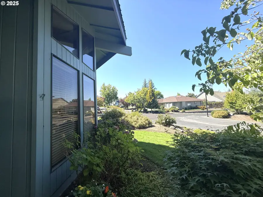 2462 Senate Way, Medford, OR 97504 - Image #3
