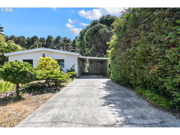 1600 Rhododendron Dr #429, Florence, OR 97439