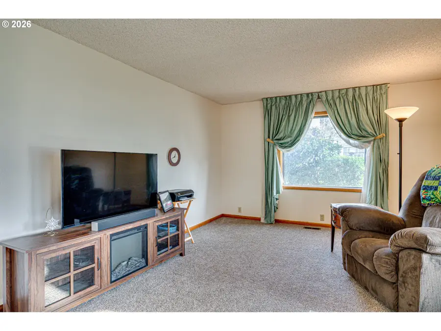 203 Columbia St, Kelso, WA 98626 - Image #3