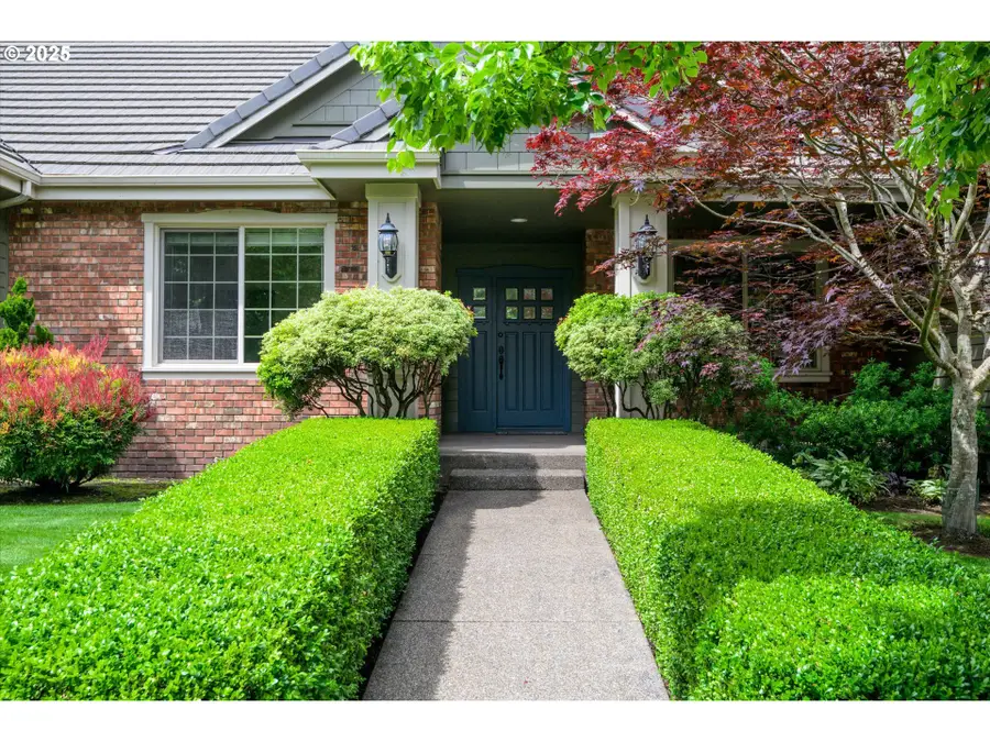 2053 Lakeview Dr, Eugene, OR 97408 - #2