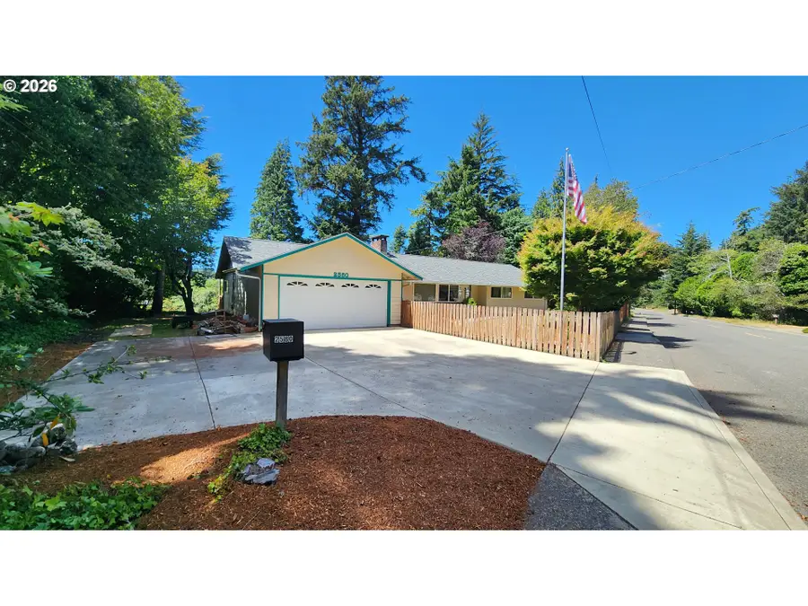 2580 Pony Creek Rd, North Bend, OR 97459 - #2