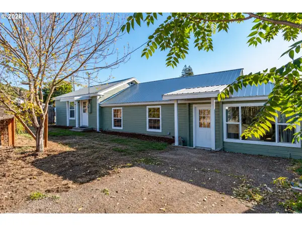 1618 SE Cobb St, Roseburg, OR 97470