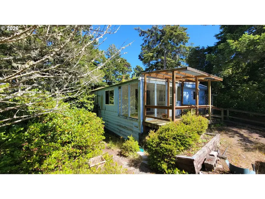 1600 Rhododendron Dr #24, Florence, OR 97439 - #2