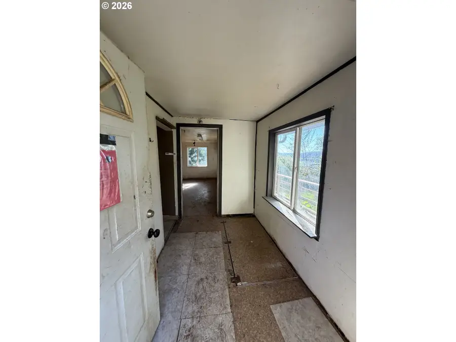 2435 N 10th St, Coos Bay, OR 97420 - #3