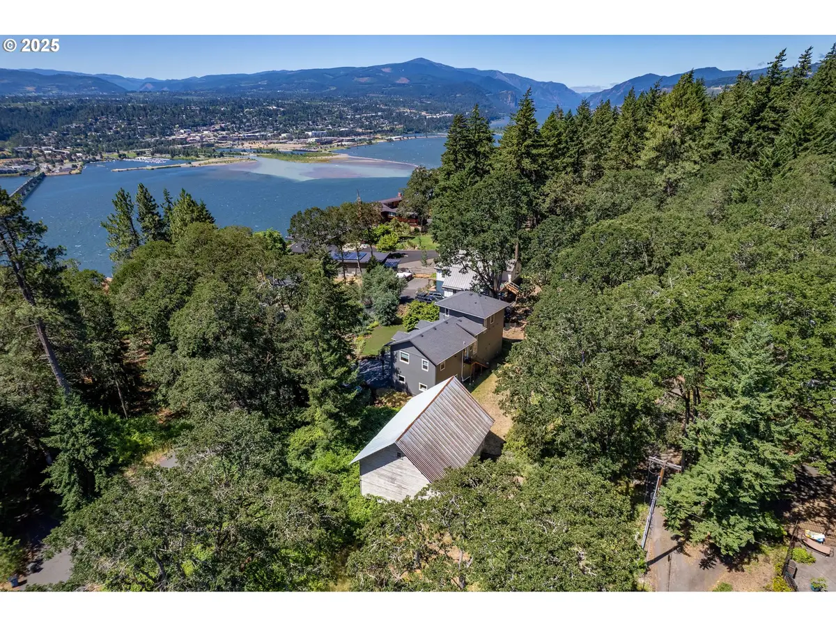 102 SW Garfield Ave, White Salmon, WA 98672 - #1