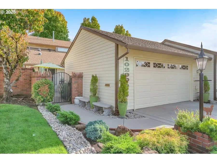 10290 SW Greenleaf Ter, Tigard, OR 97224 - Image #2