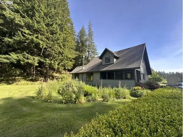94964 Echo Springs Ln, NorthBend, OR 97459