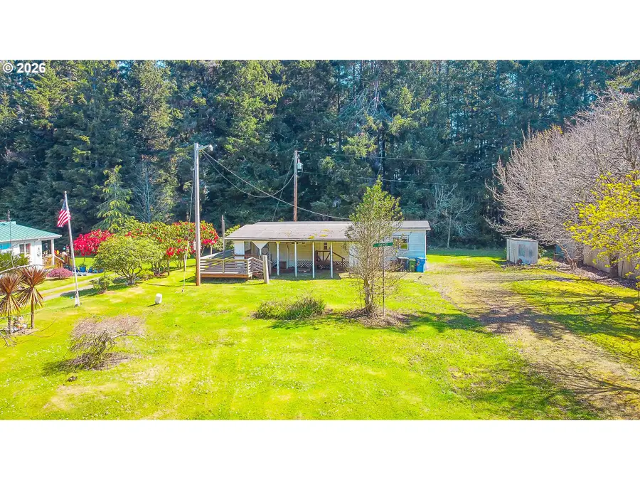 1752 SE Hall Ct, Waldport, OR 97394 - #2