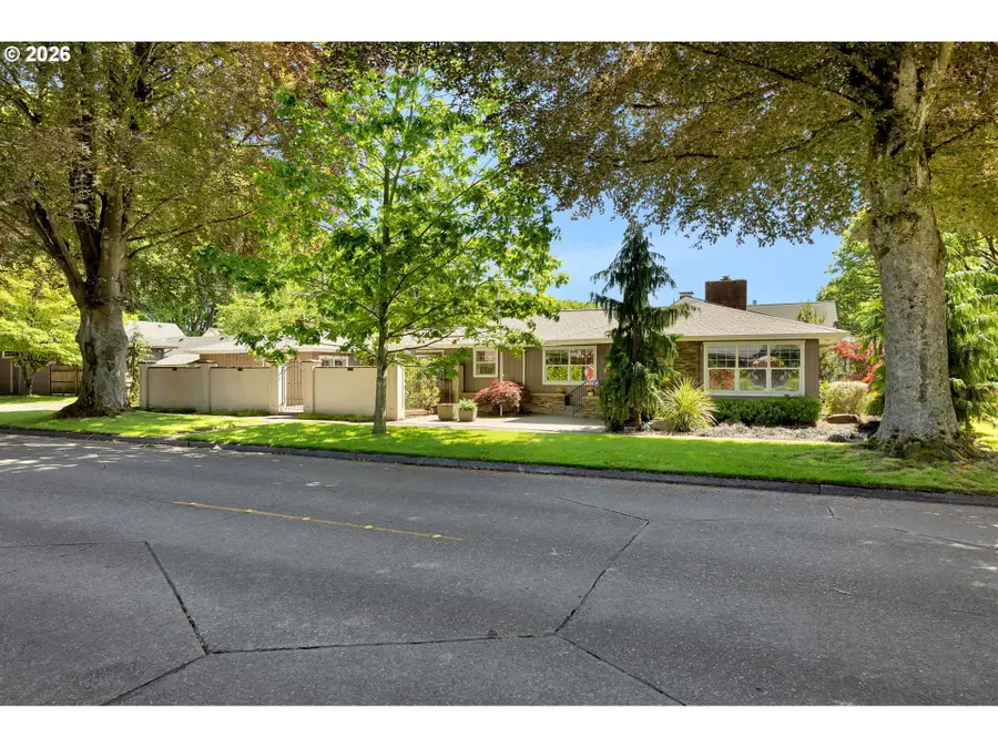 2251 Louisiana St, Longview, WA 98632 - #2