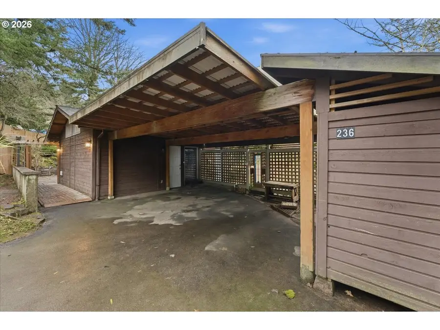 236 SW Collins St, Portland, OR 97219 - Image #2