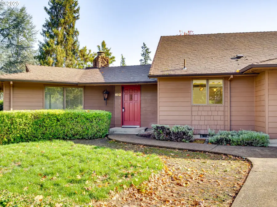 1012 NW Oakwood Cir, McMinnville, OR 97128 - Image #3