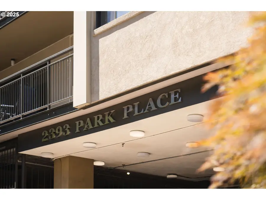 2393 SW Park Pl #106, Portland, OR 97205 - #2