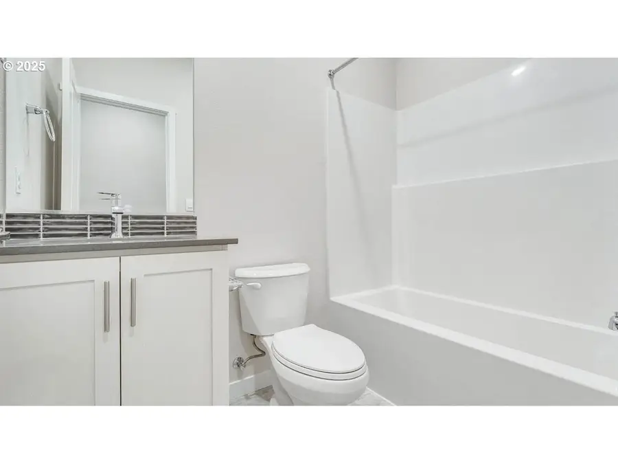 9501 SE Crystal Rose St, Portland, OR 97086 - #3