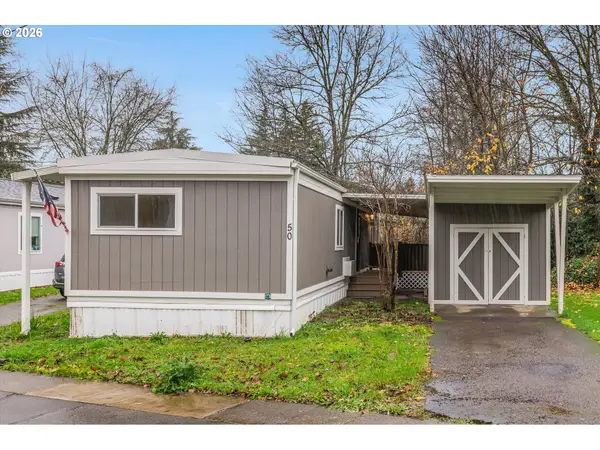 906 SW Alder St, Dundee, OR 97115