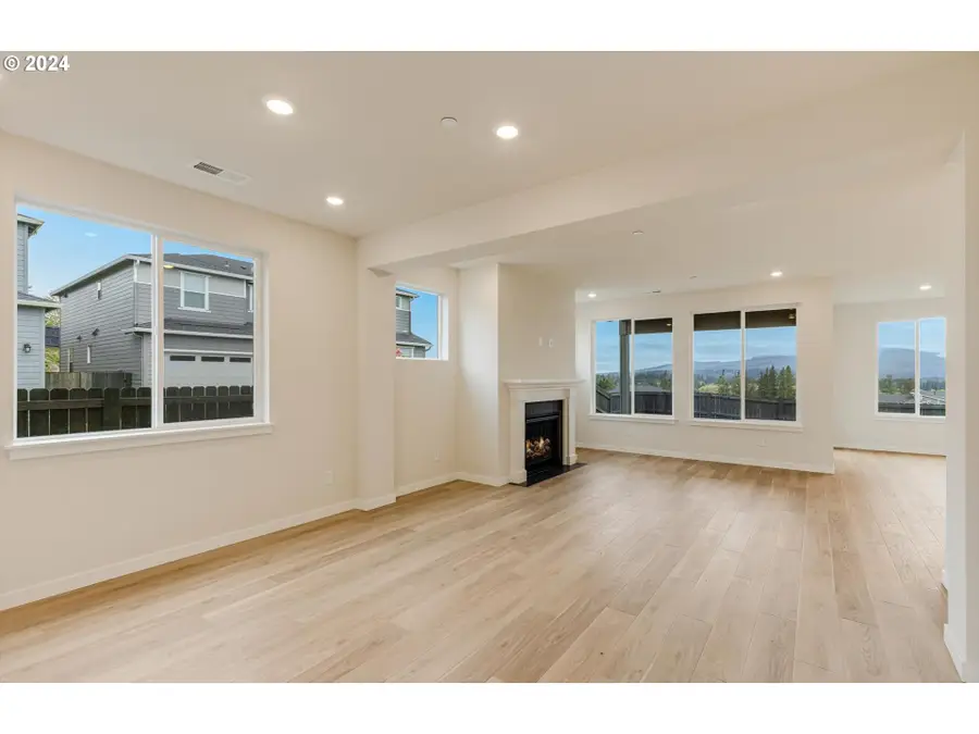 435 W Ivy St, Washougal, WA 98671 - #3