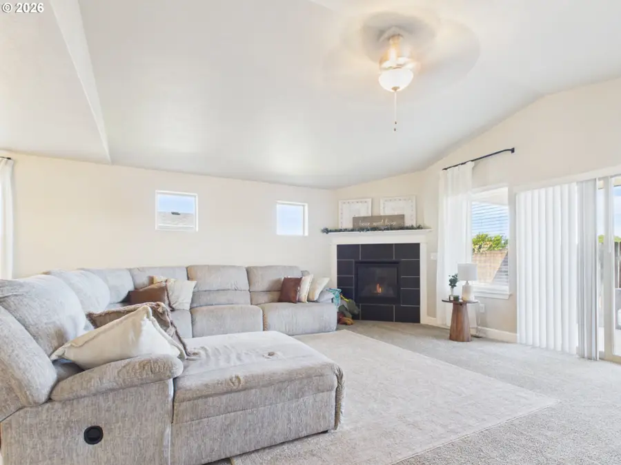 1437 E Hurlburt Ave, Hermiston, OR 97838 - #3