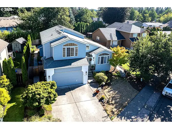 724 SW 28th St, Troutdale, OR 97060