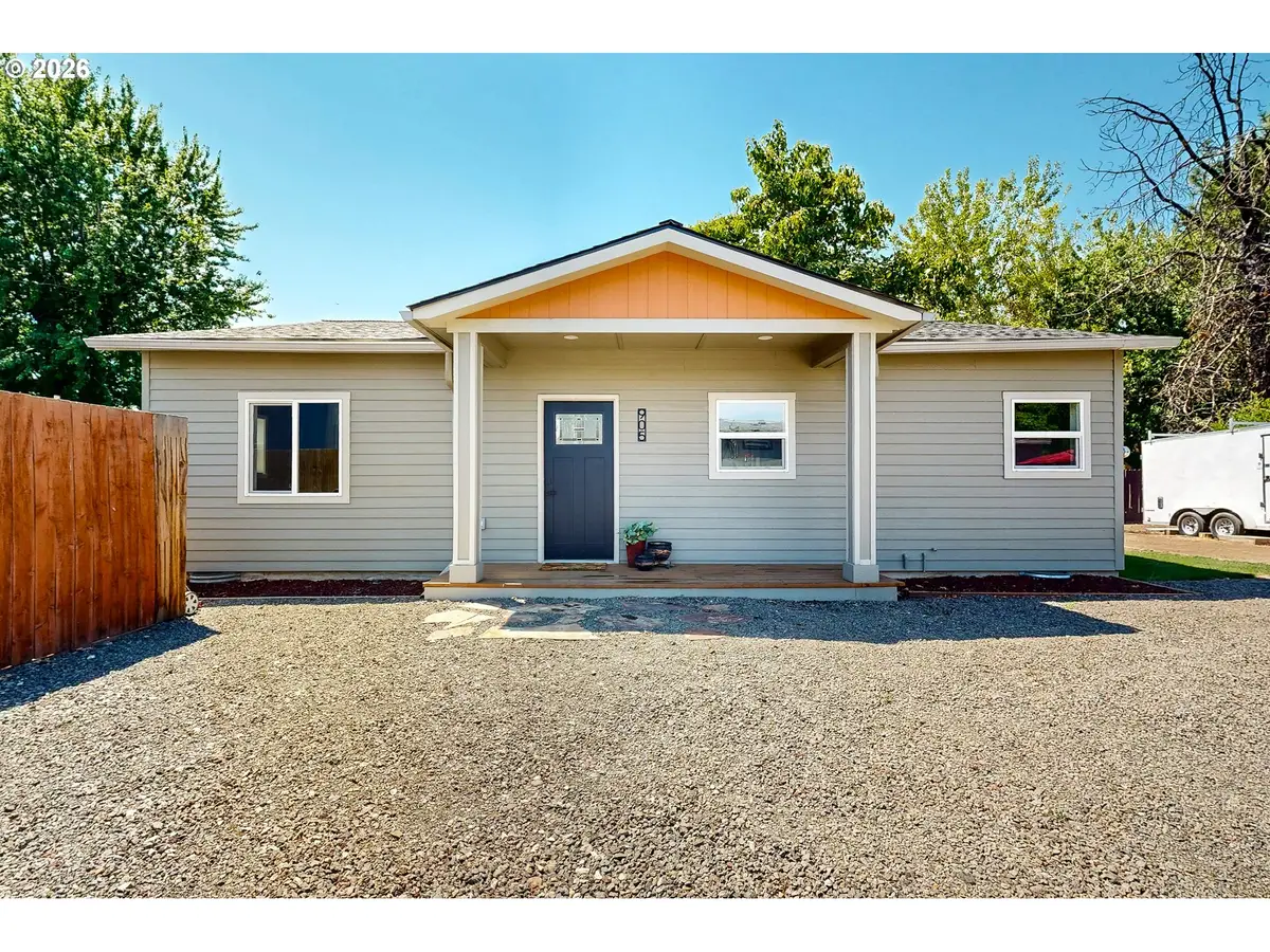 905 Cowl St, Milton Freewater, OR 97862 - #1