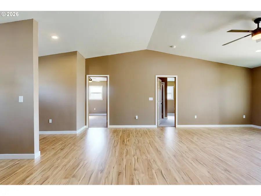 905 Cowl St, Milton Freewater, OR 97862 - #3