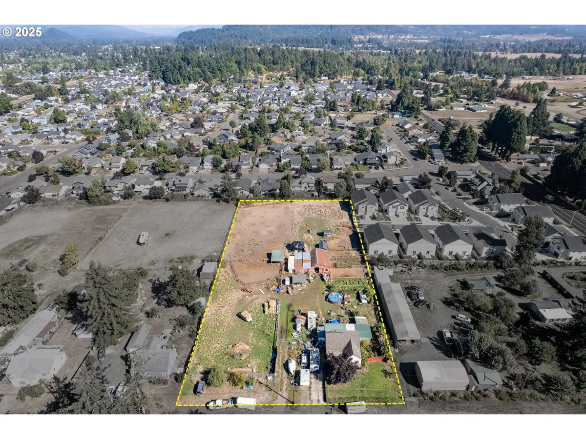 945 S 43rd St, Springfield, OR 97478 - #1