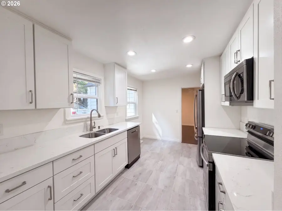 605 Ash St, Lake Oswego, OR 97034 - #2