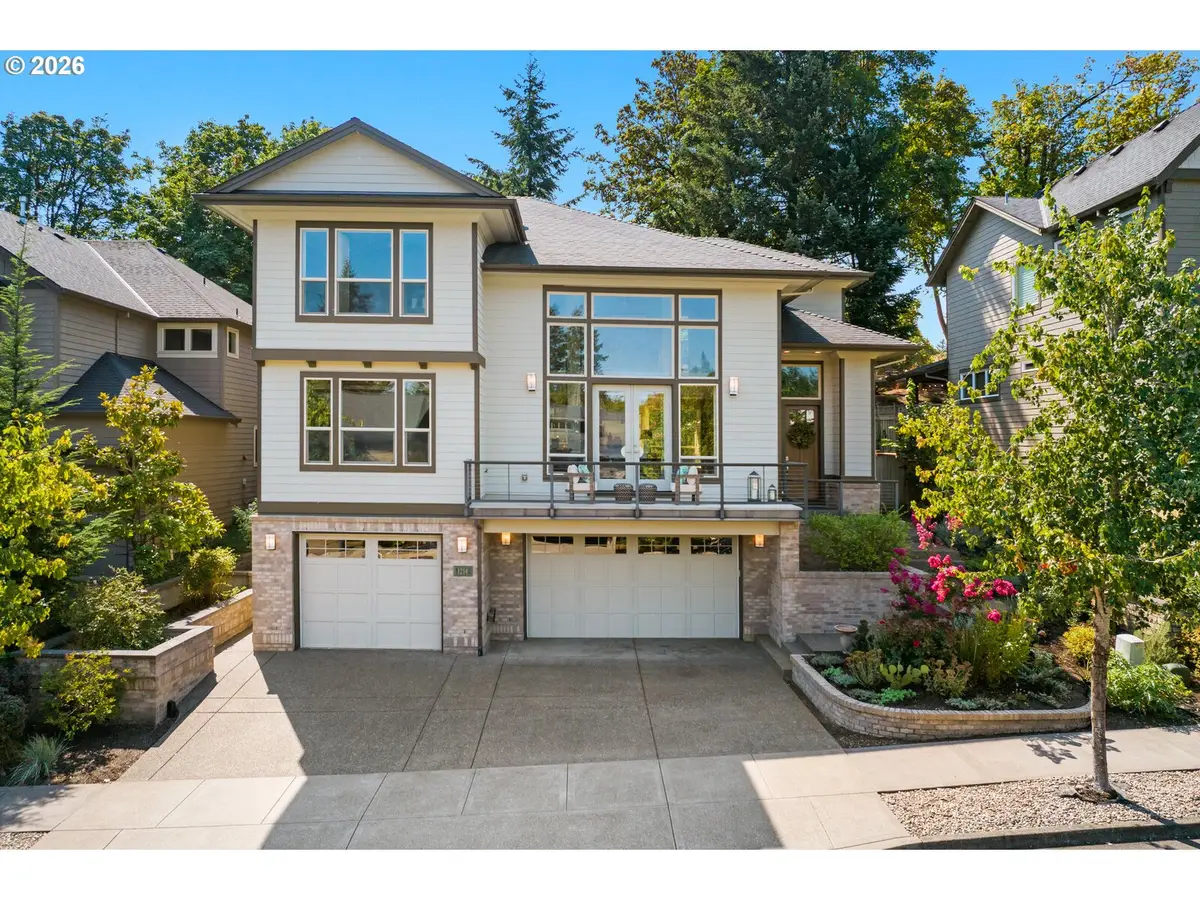 1214 SW Ophelia St, Portland, OR 97219 - #1