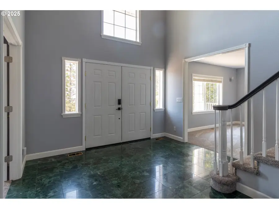 416 Elmar Dr, Winchester, OR 97495 - Image #2