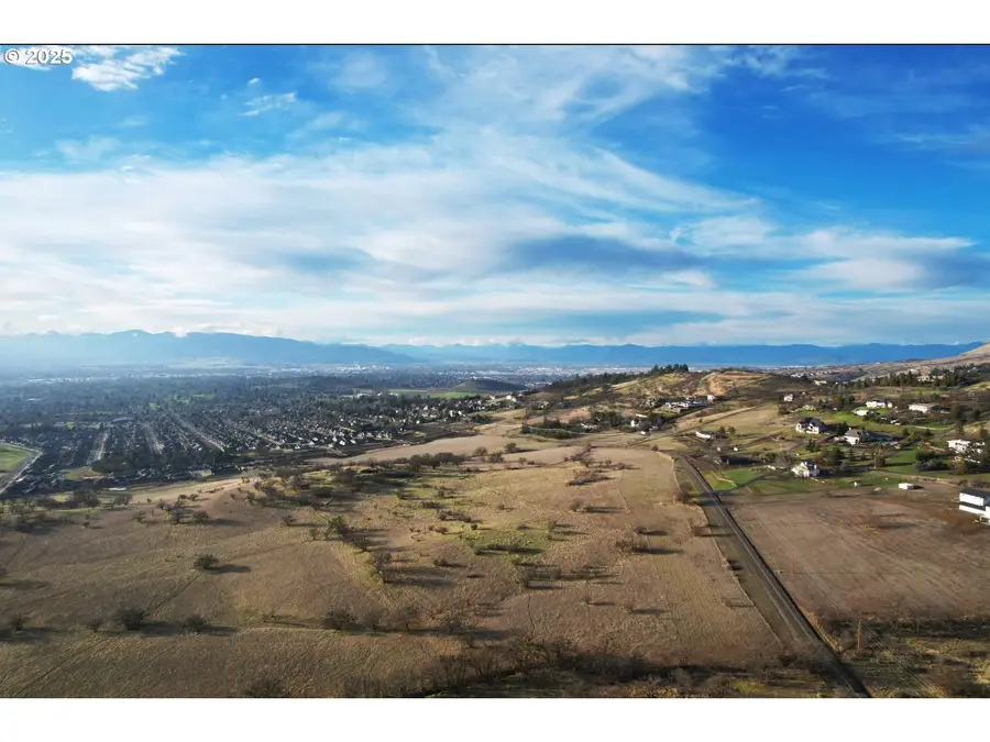 4900 Cherry Ln, Medford, OR 97504 - #2