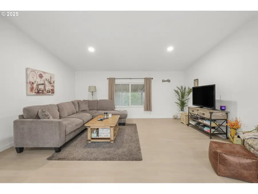 18780 Central Point Rd #19, Oregon City, OR 97045 - Image #3