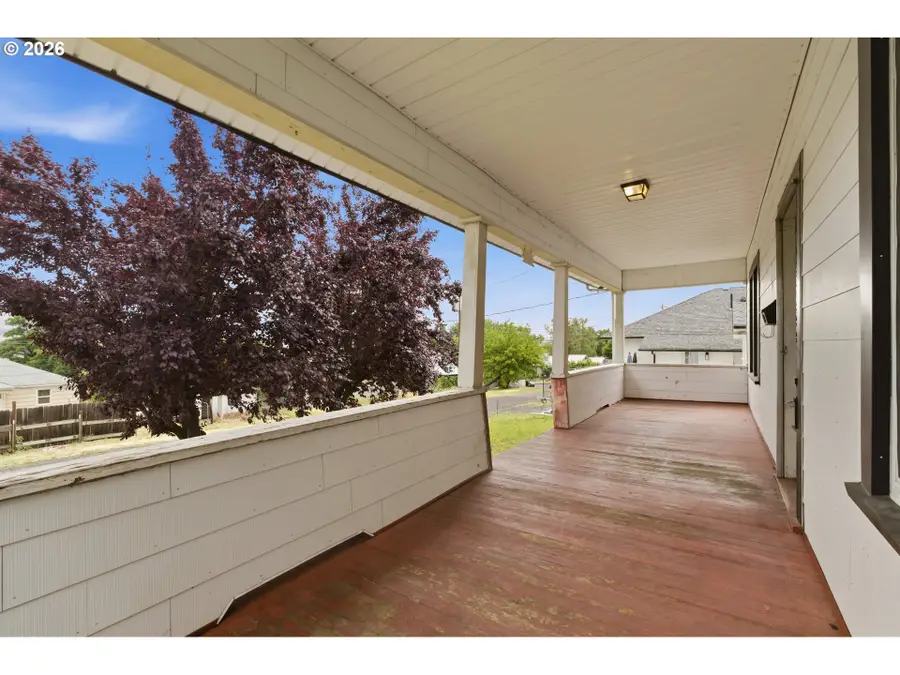826 E 15th St, The Dalles, OR 97058 - #2