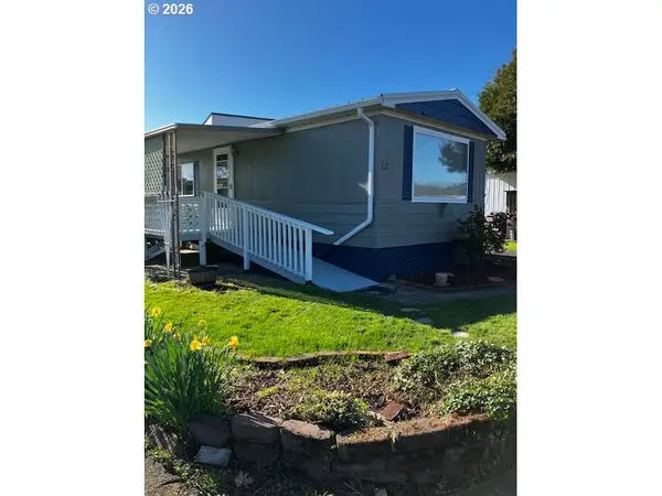 2902 E 2nd St #12, Newberg, OR 97132