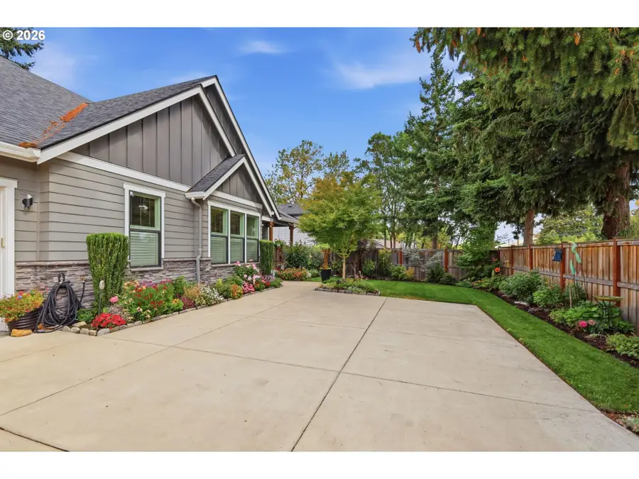 2575 Crescent Ave, Eugene, OR 97408 - #2