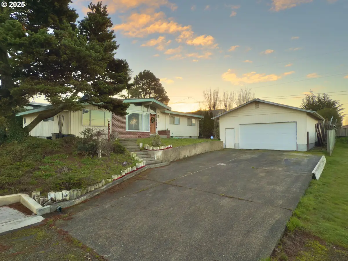 1900 Grant St, North Bend, OR 97459 - Image #1