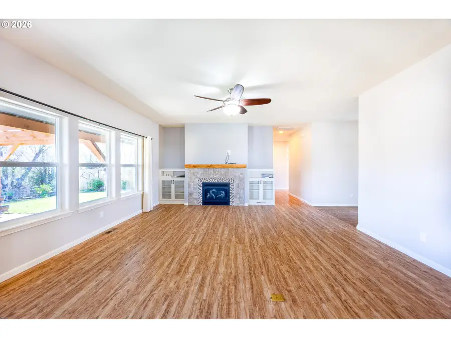 310 Ashwood St, Sutherlin, OR 97479 - #3