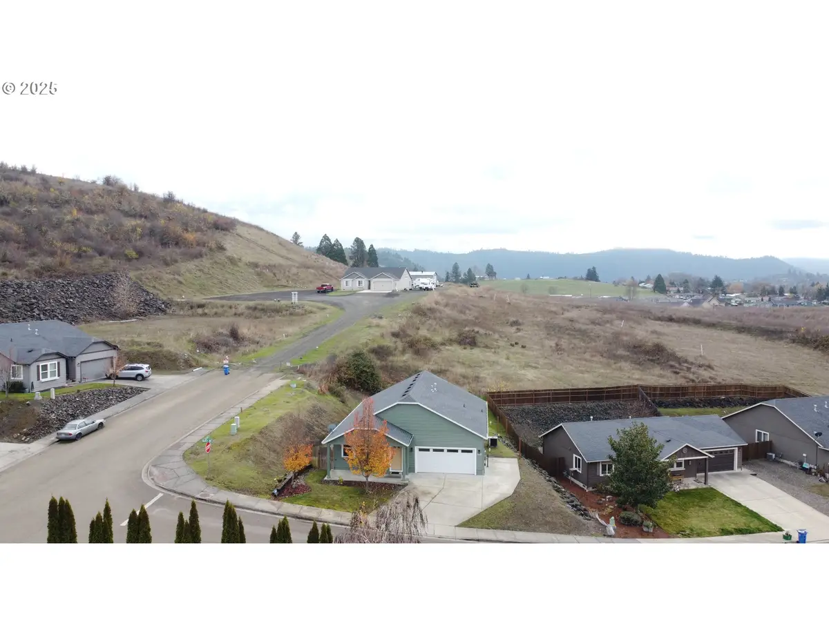 189 Quincy Ave, Roseburg, OR 97471 - Image #1